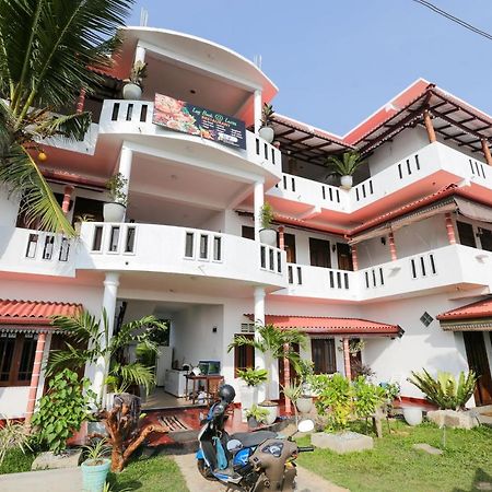 Lazies Midigama Hotel Luaran gambar