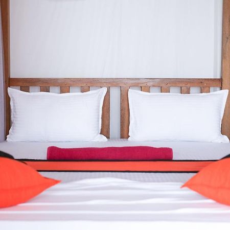 Lazies Midigama Hotel Luaran gambar