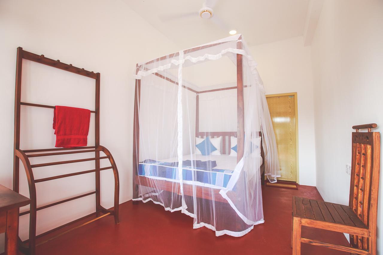 Lazies Midigama Hotel Luaran gambar