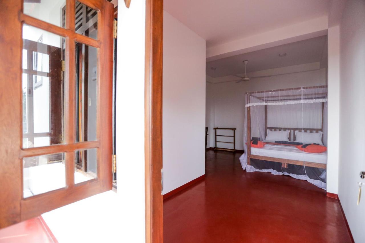 Lazies Midigama Hotel Luaran gambar